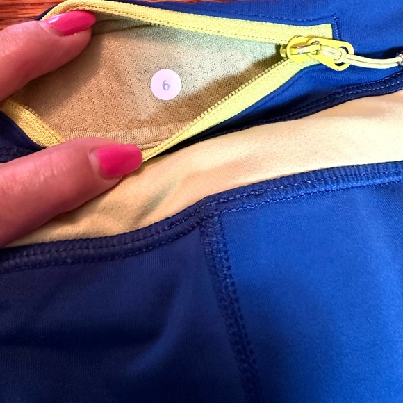 LULULEMON RUN INSPIRE BLUE W/YELLOW STRIPED WAIST BAND& HEM CROPPED LEGGINGS-S6 - Picture 11 of 14